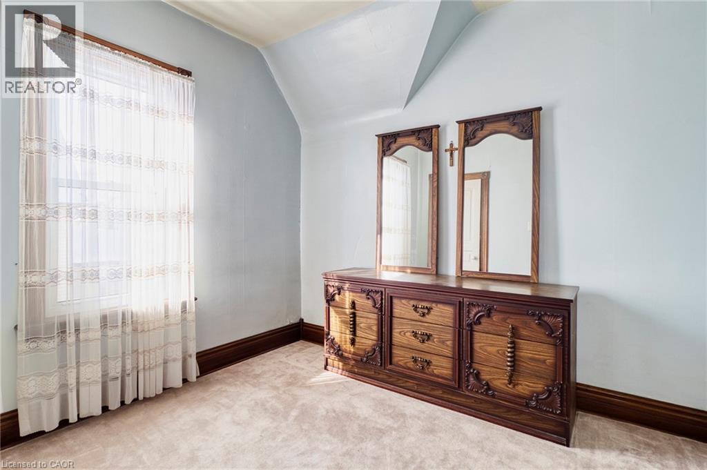 












392 BREITHAUPT Street

,
Kitchener,




Ontario
N2H5H9

