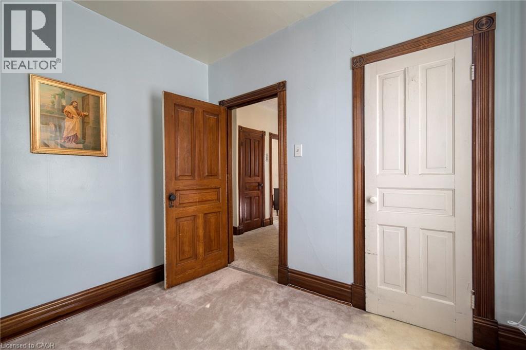 












392 BREITHAUPT Street

,
Kitchener,




Ontario
N2H5H9

