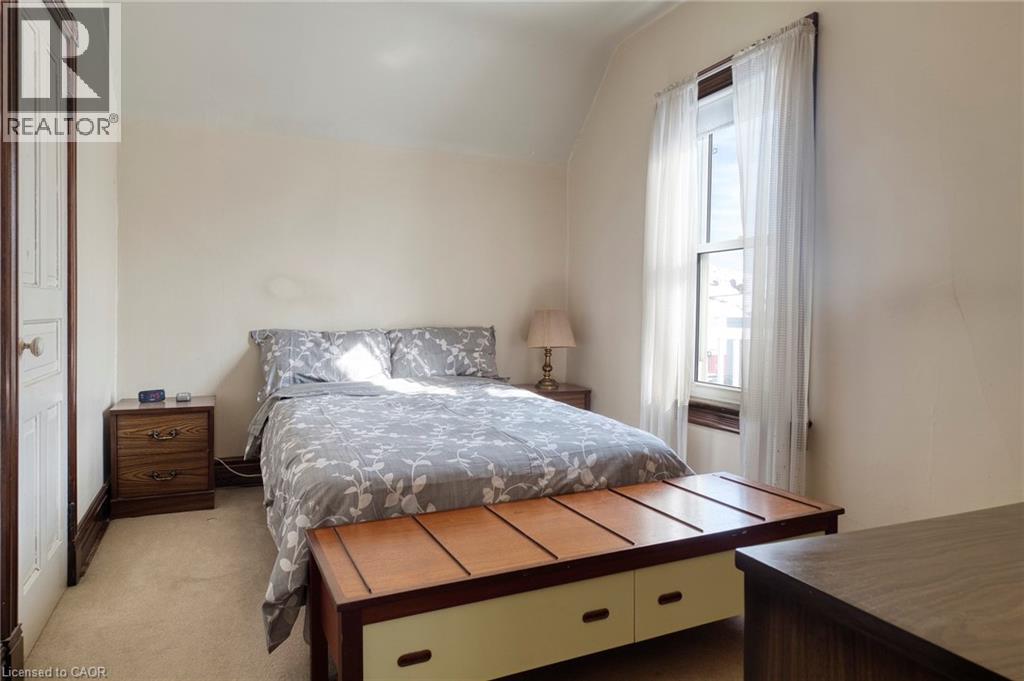 












392 BREITHAUPT Street

,
Kitchener,




Ontario
N2H5H9

