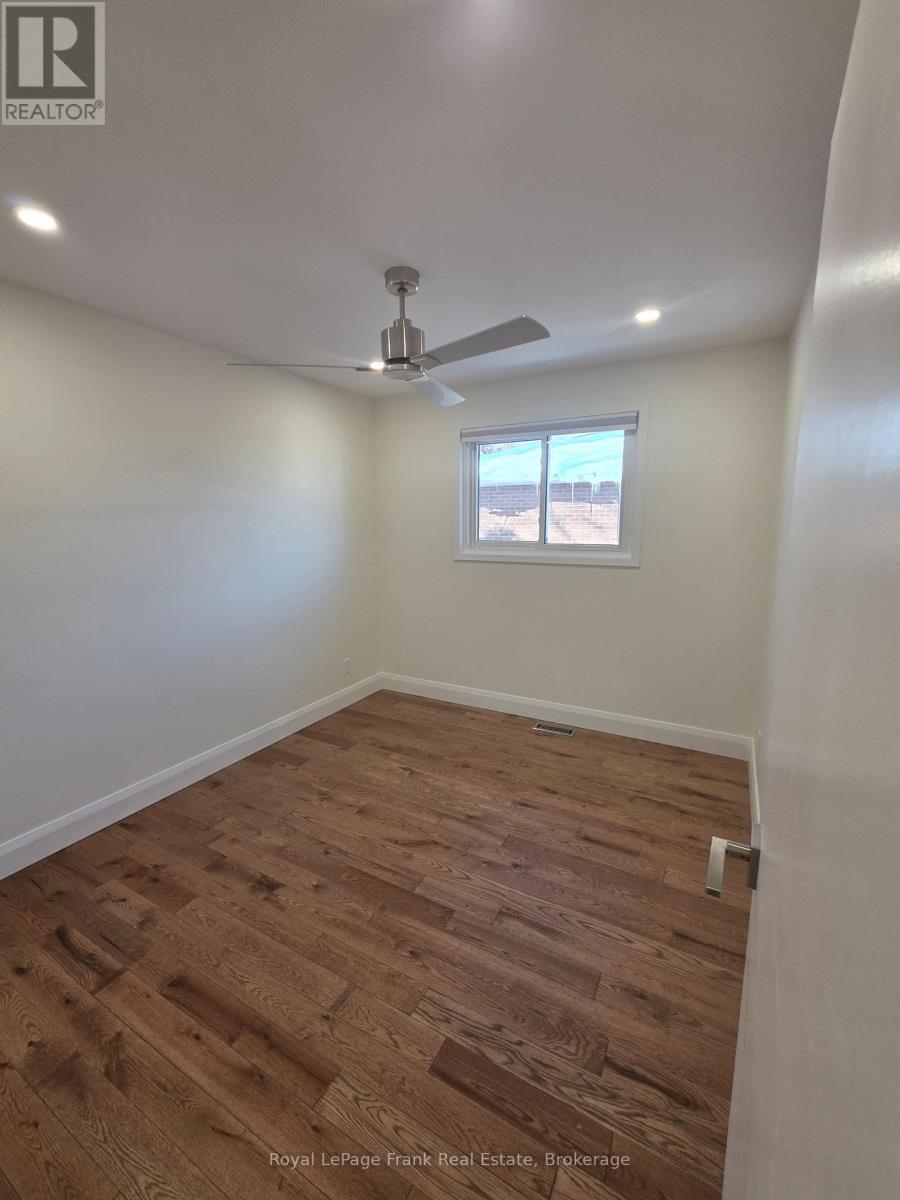 












660A CHIPMUNK STREET

,
Pickering,




Ontario
L1W2W1

