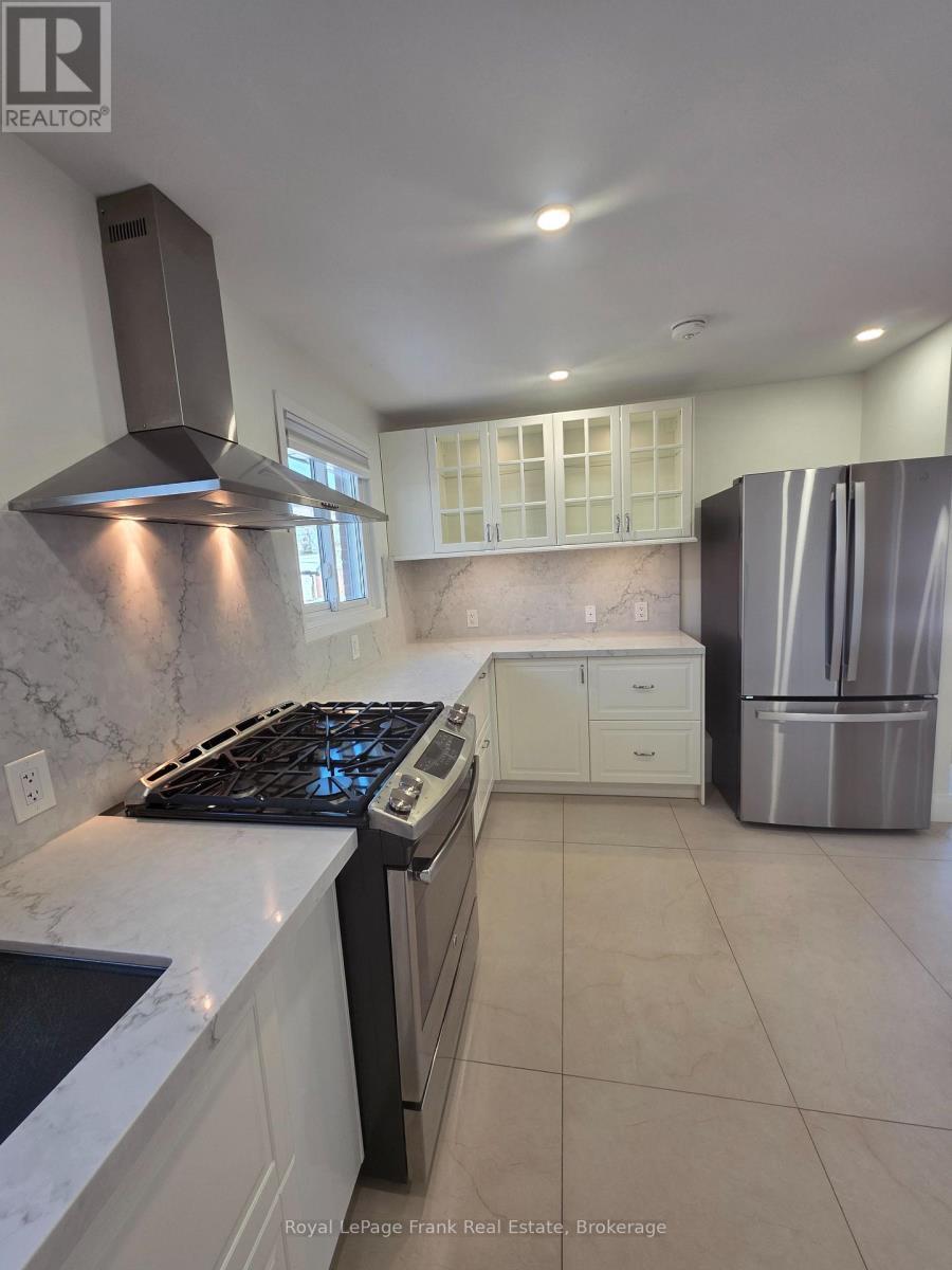 












660A CHIPMUNK STREET

,
Pickering,




Ontario
L1W2W1

