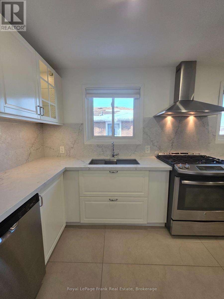 












660A CHIPMUNK STREET

,
Pickering,




Ontario
L1W2W1

