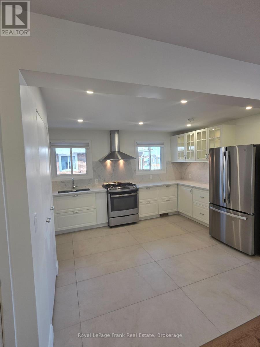 












660A CHIPMUNK STREET

,
Pickering,




Ontario
L1W2W1

