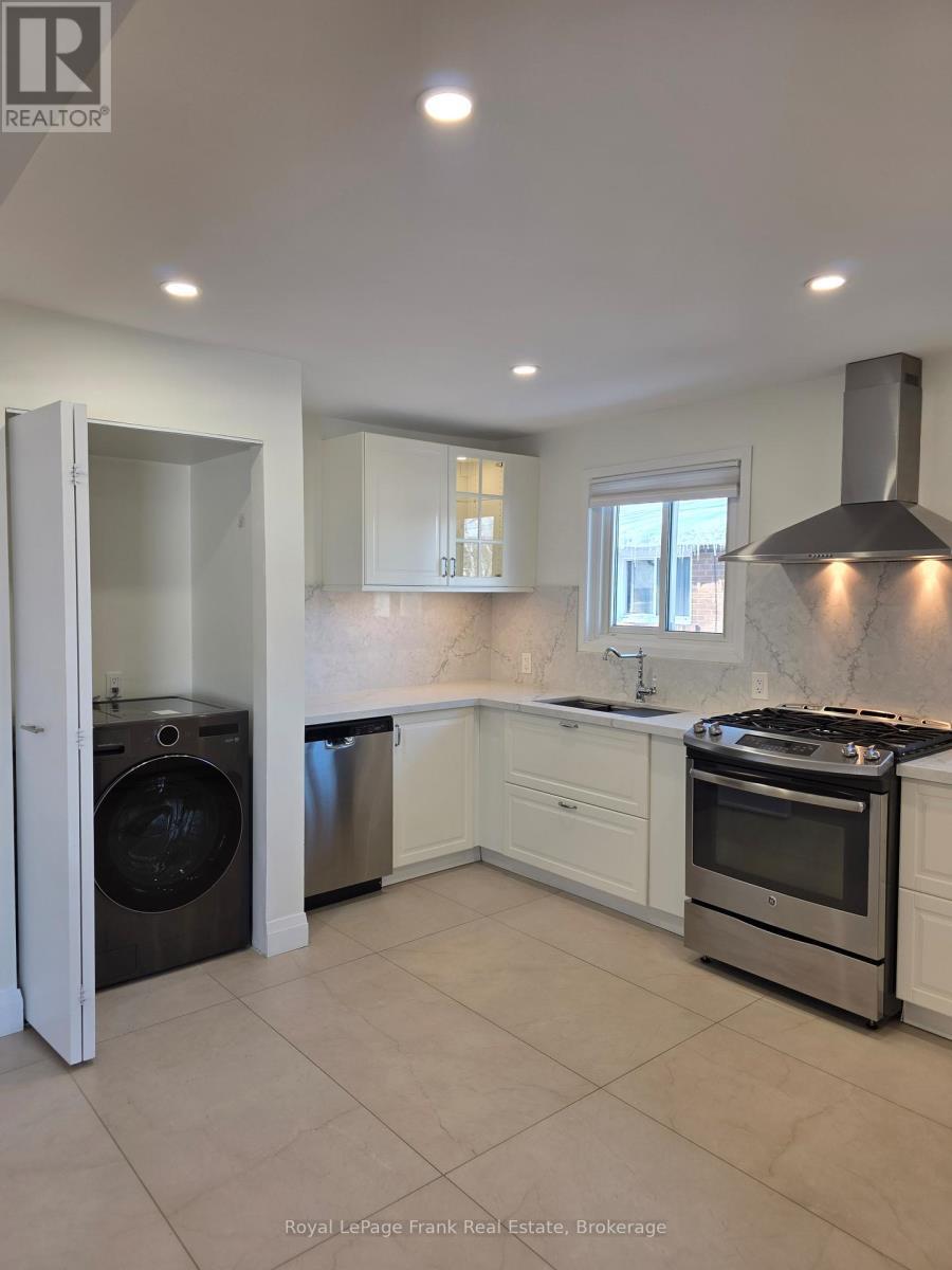 












660A CHIPMUNK STREET

,
Pickering,




Ontario
L1W2W1

