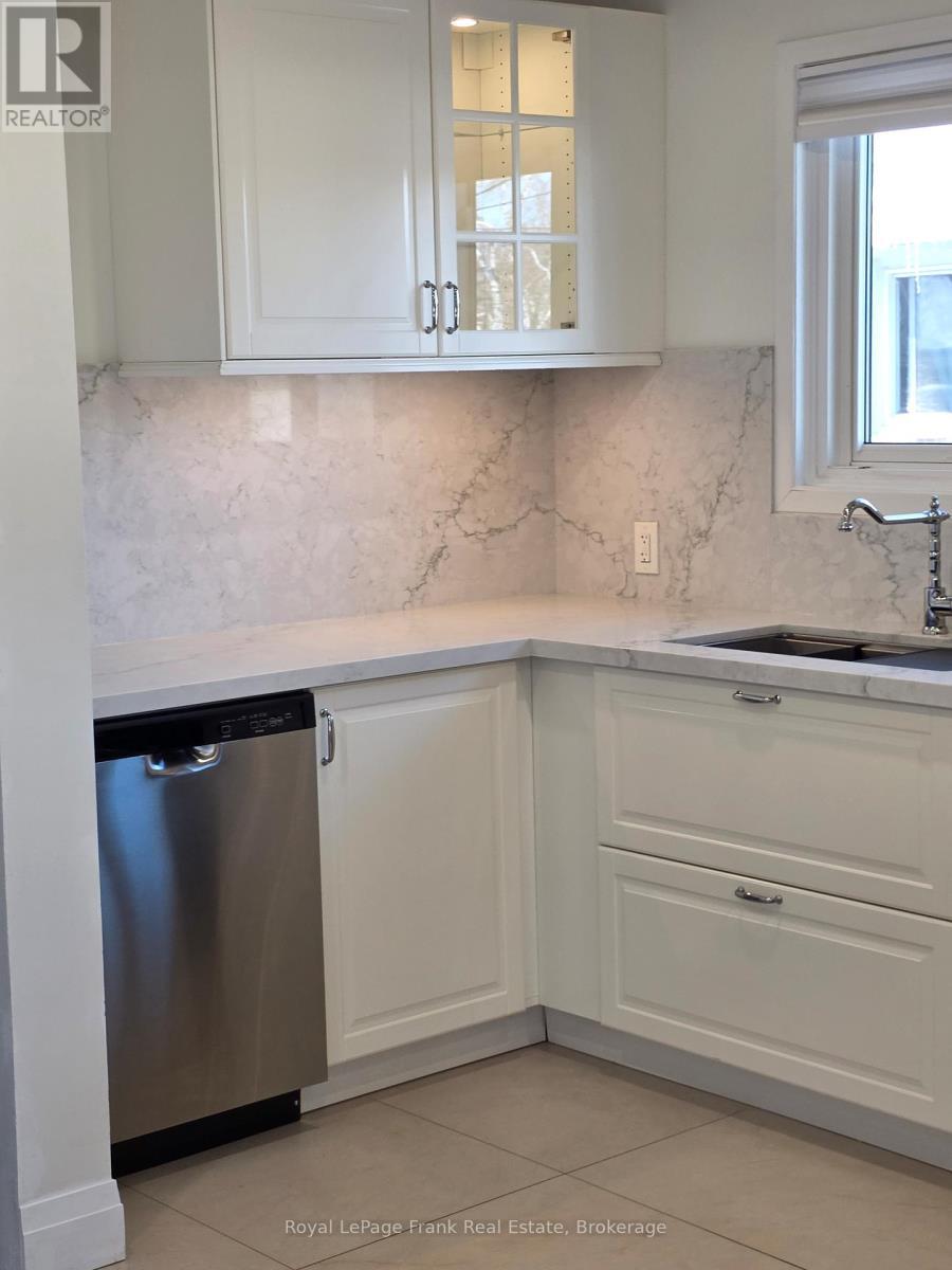 












660A CHIPMUNK STREET

,
Pickering,




Ontario
L1W2W1

