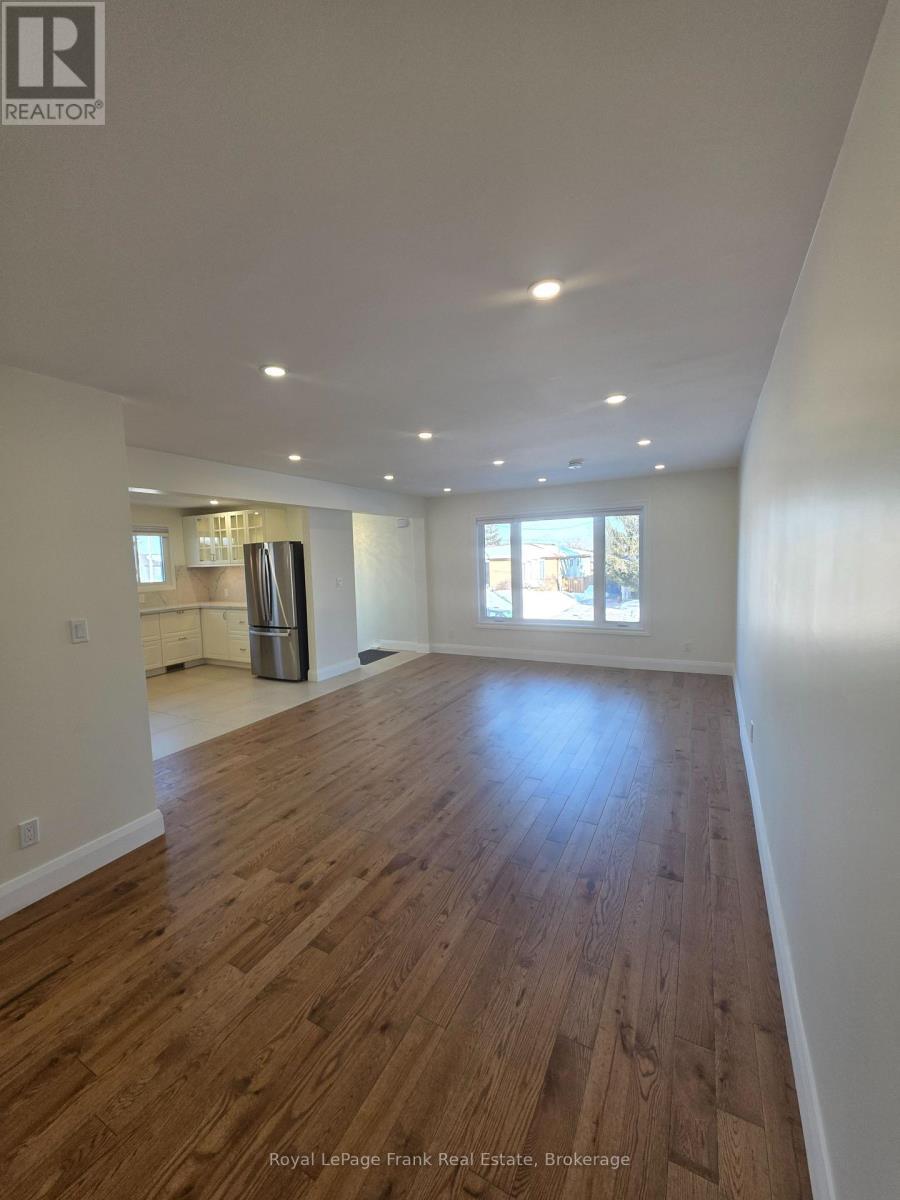 












660A CHIPMUNK STREET

,
Pickering,




Ontario
L1W2W1

