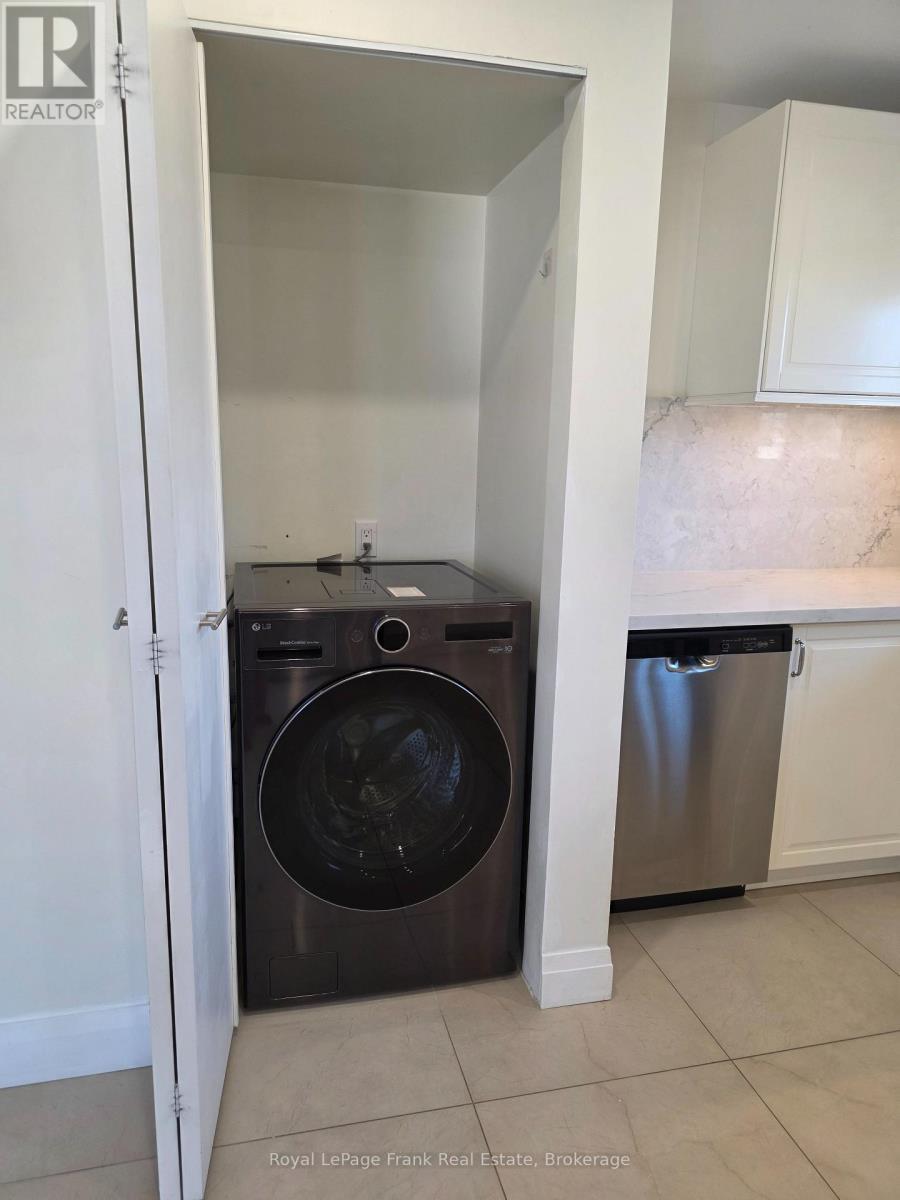 












660A CHIPMUNK STREET

,
Pickering,




Ontario
L1W2W1

