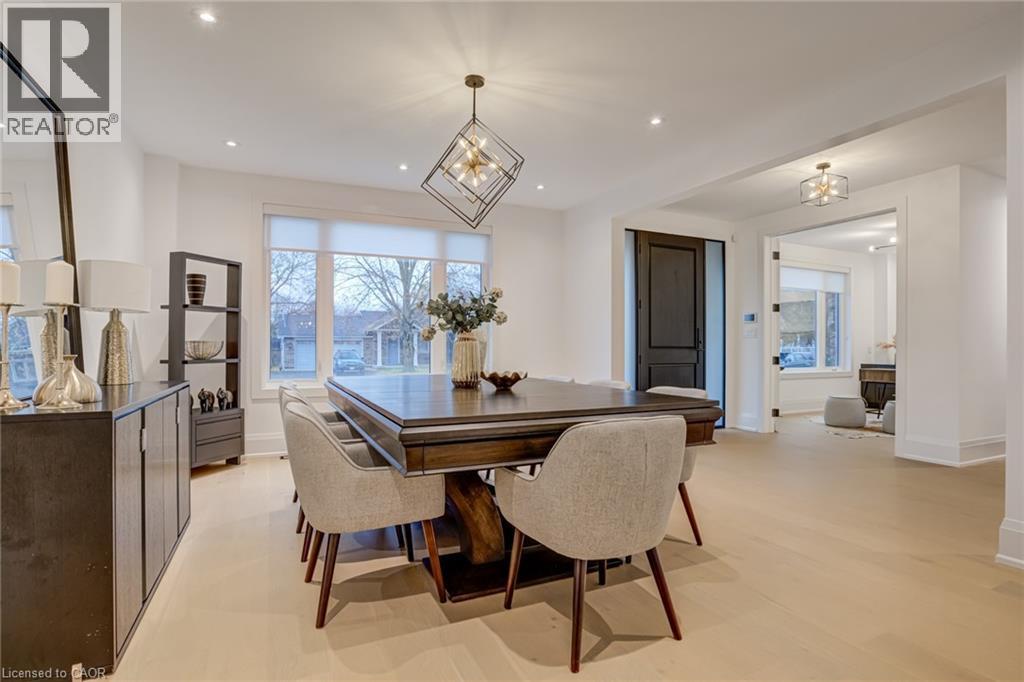 












102 CUMMING Court

,
Ancaster,




Ontario
L9G1V3

