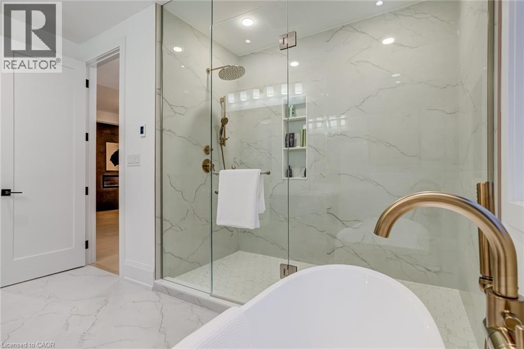 












102 CUMMING Court

,
Ancaster,




Ontario
L9G1V3

