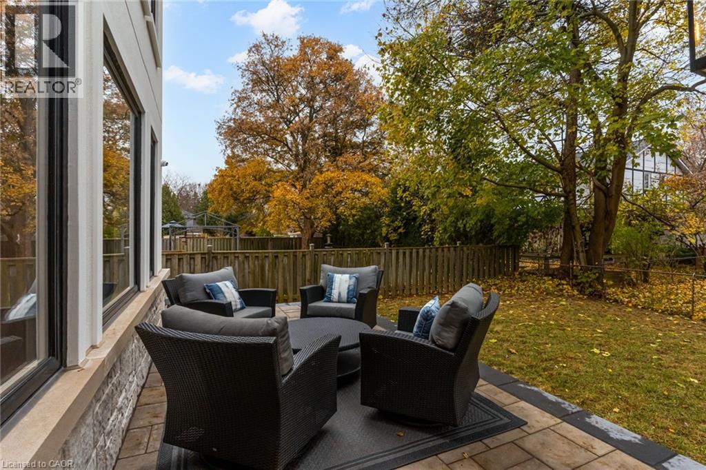 












102 CUMMING Court

,
Ancaster,




Ontario
L9G1V3

