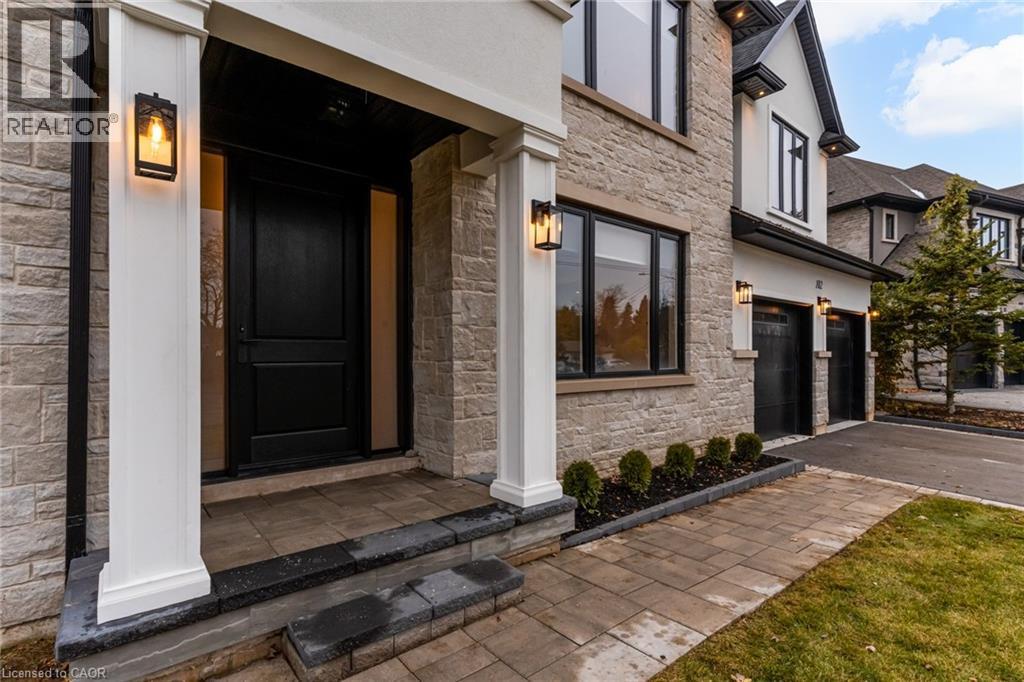 












102 CUMMING Court

,
Ancaster,




Ontario
L9G1V3

