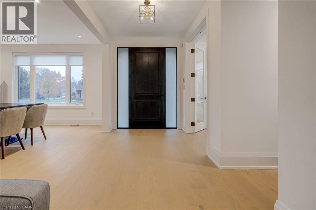 












102 CUMMING Court

,
Ancaster,




Ontario
L9G1V3

