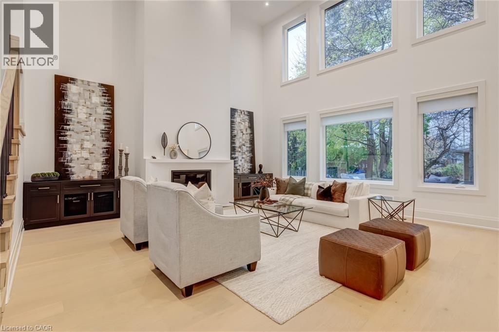 












102 CUMMING Court

,
Ancaster,




Ontario
L9G1V3

