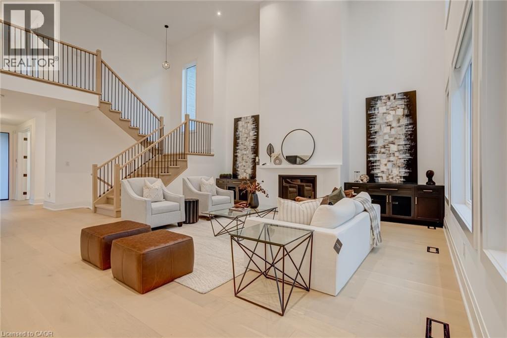 












102 CUMMING Court

,
Ancaster,




Ontario
L9G1V3

