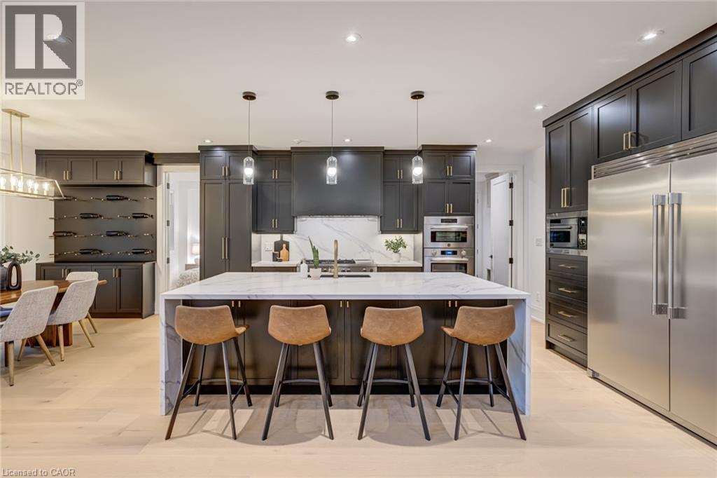 












102 CUMMING Court

,
Ancaster,




Ontario
L9G1V3

