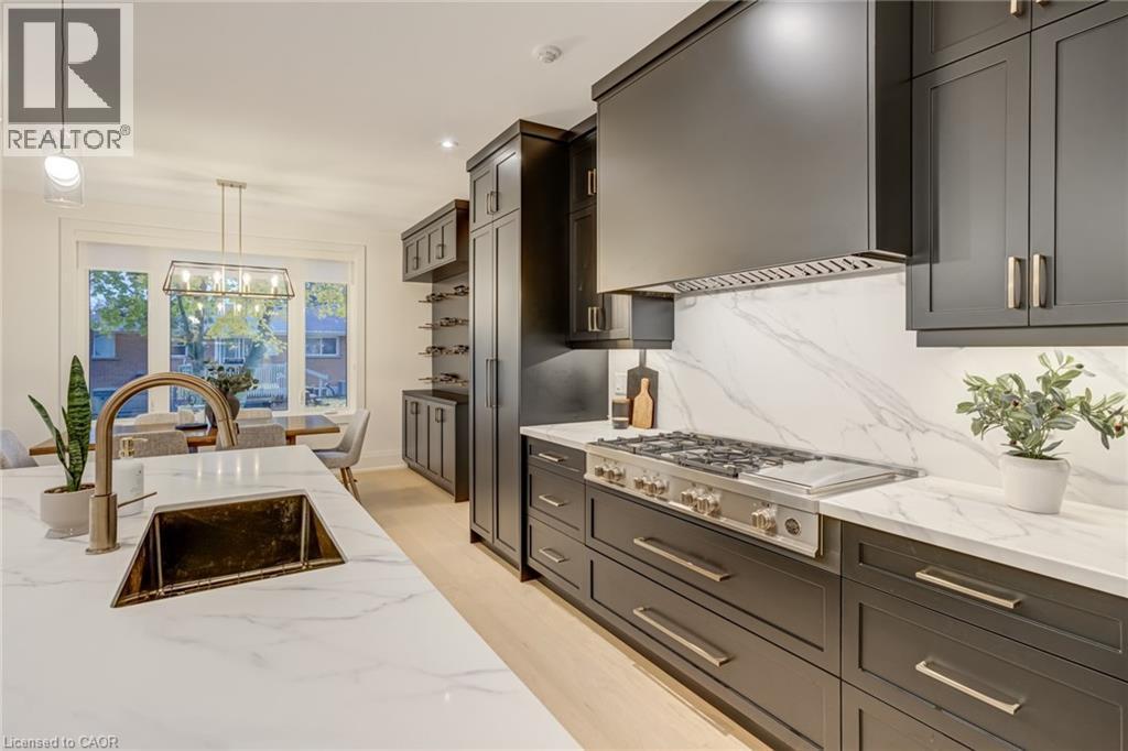 












102 CUMMING Court

,
Ancaster,




Ontario
L9G1V3

