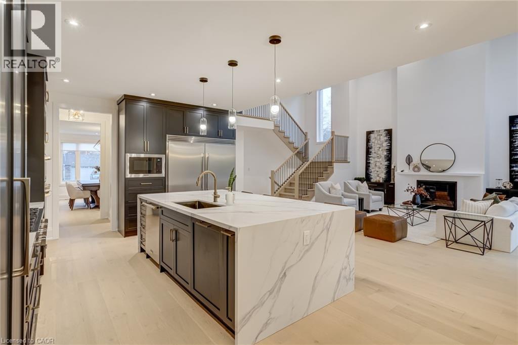 












102 CUMMING Court

,
Ancaster,




Ontario
L9G1V3

