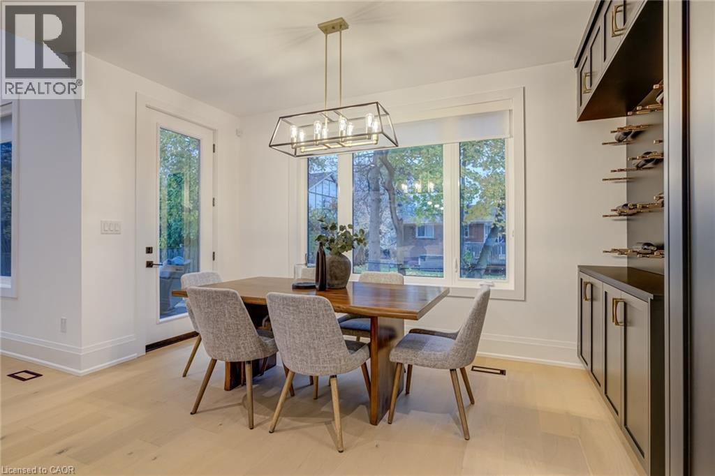 












102 CUMMING Court

,
Ancaster,




Ontario
L9G1V3

