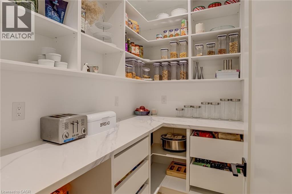 












102 CUMMING Court

,
Ancaster,




Ontario
L9G1V3

