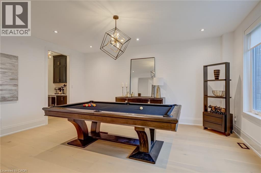 












102 CUMMING Court

,
Ancaster,




Ontario
L9G1V3

