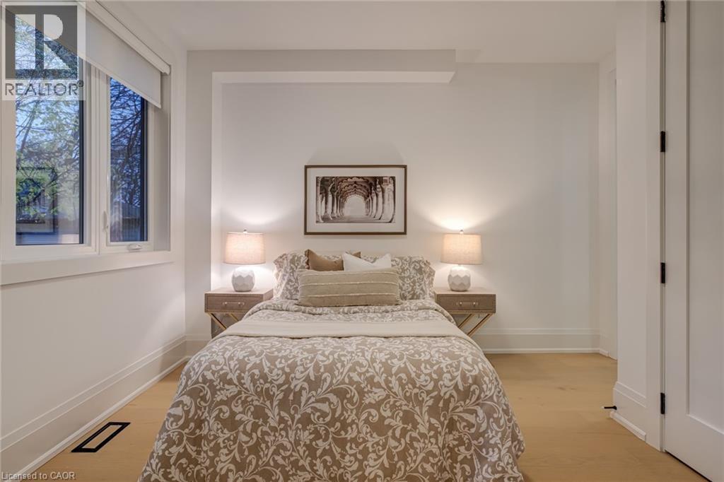 












102 CUMMING Court

,
Ancaster,




Ontario
L9G1V3

