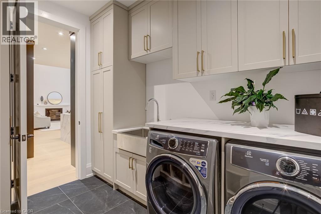 












102 CUMMING Court

,
Ancaster,




Ontario
L9G1V3

