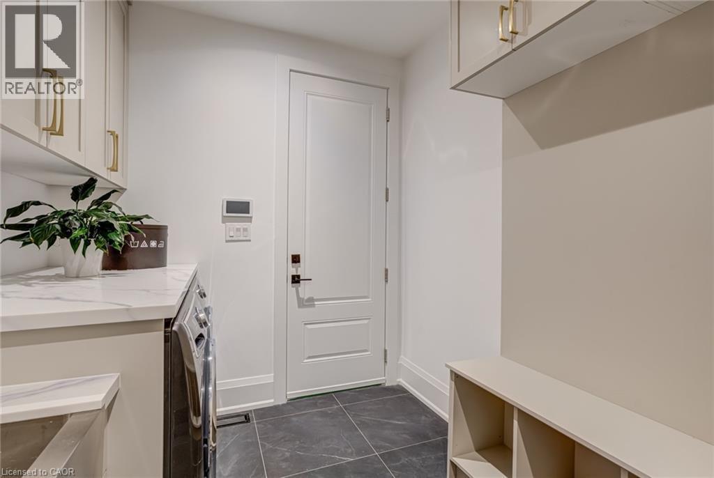 












102 CUMMING Court

,
Ancaster,




Ontario
L9G1V3

