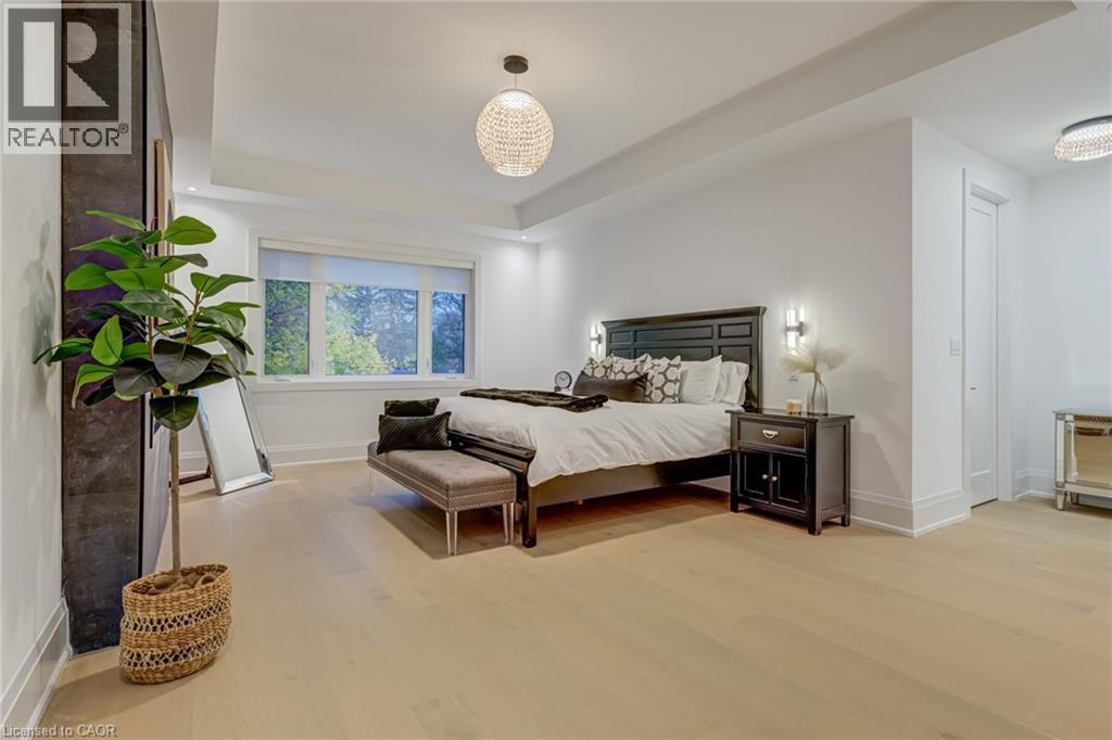 












102 CUMMING Court

,
Ancaster,




Ontario
L9G1V3

