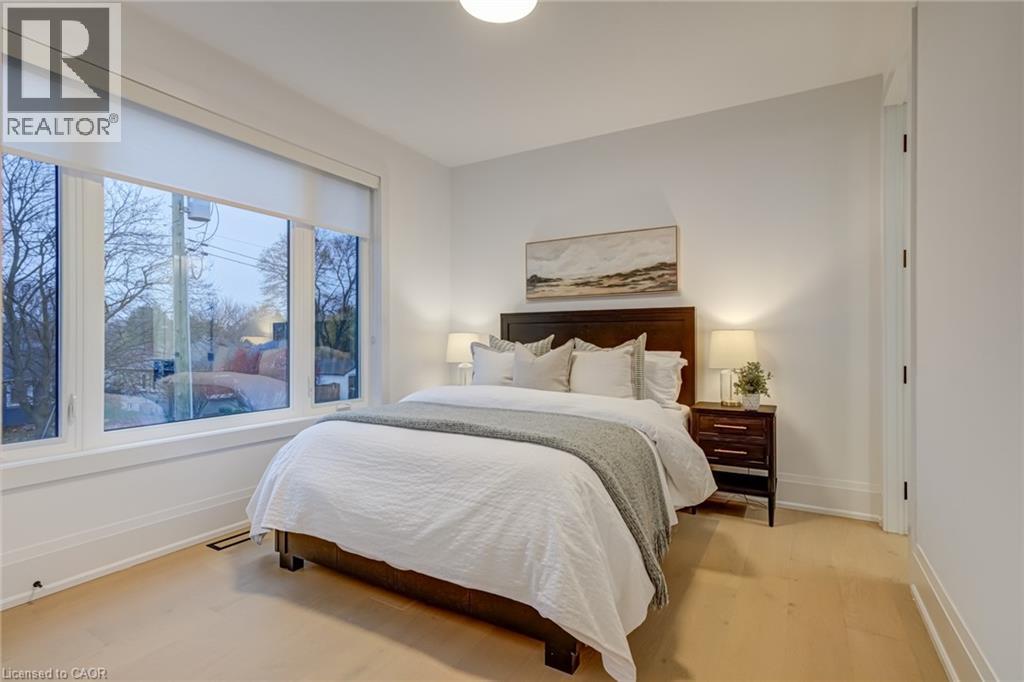 












102 CUMMING Court

,
Ancaster,




Ontario
L9G1V3

