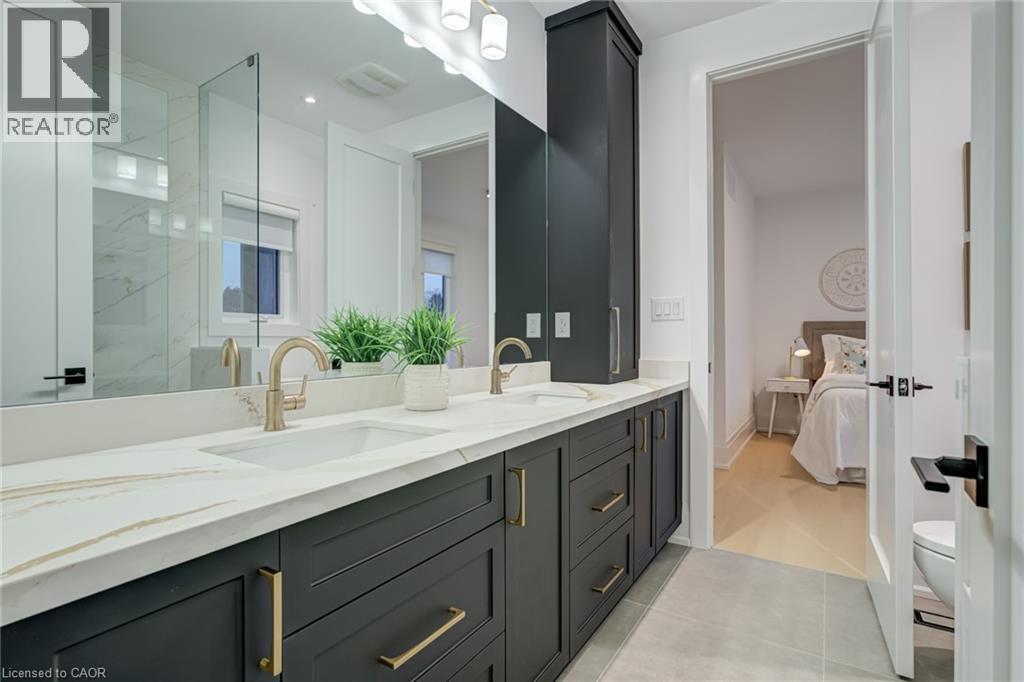 












102 CUMMING Court

,
Ancaster,




Ontario
L9G1V3

