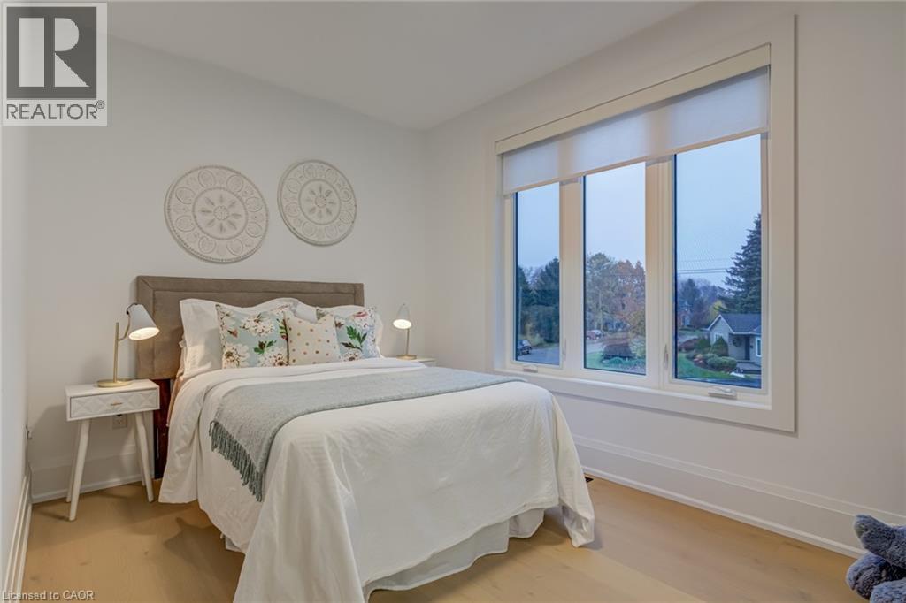 












102 CUMMING Court

,
Ancaster,




Ontario
L9G1V3

