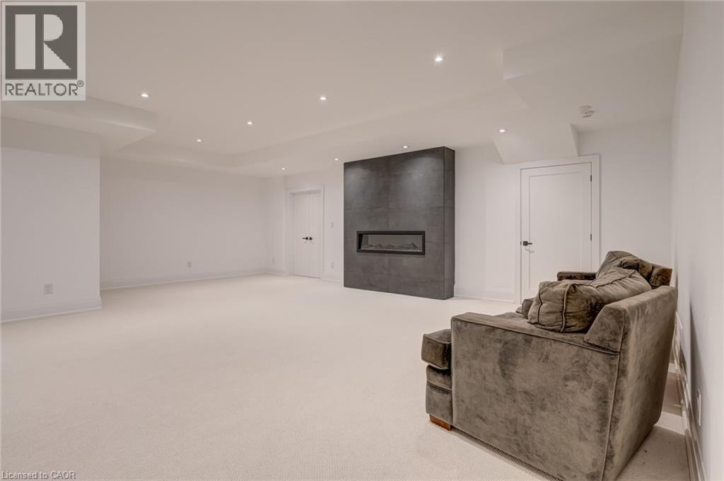 












102 CUMMING Court

,
Ancaster,




Ontario
L9G1V3

