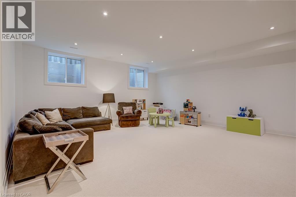 












102 CUMMING Court

,
Ancaster,




Ontario
L9G1V3

