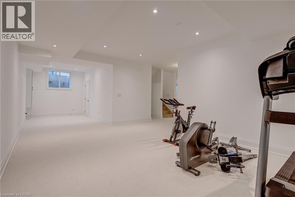 












102 CUMMING Court

,
Ancaster,




Ontario
L9G1V3

