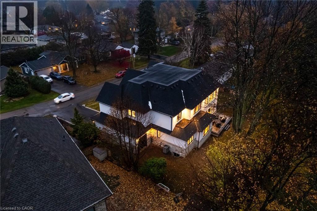 












102 CUMMING Court

,
Ancaster,




Ontario
L9G1V3

