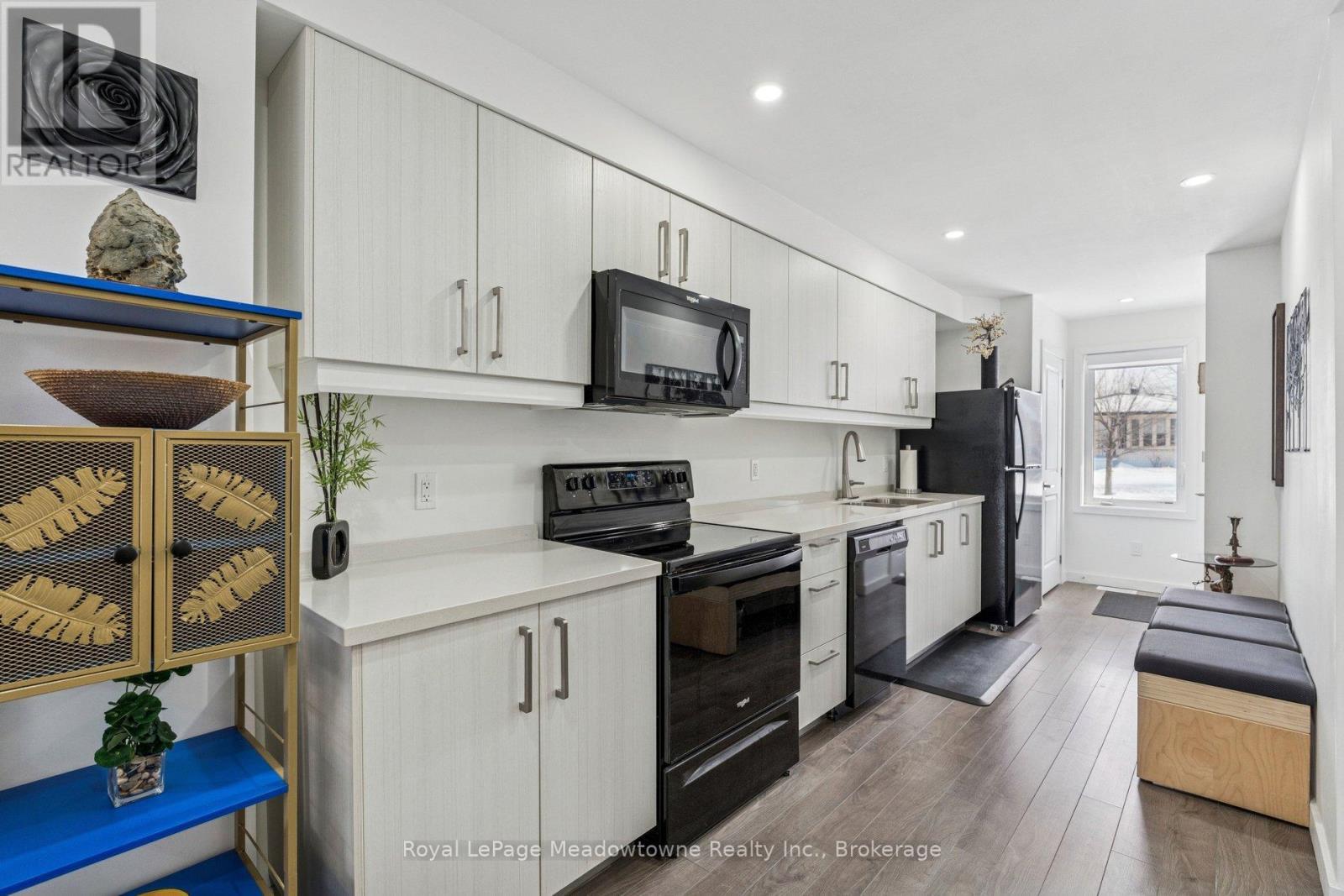 












366 ALBERTA STREET

,
Welland (Lincoln/Crowland),




Ontario
L3B0K5

