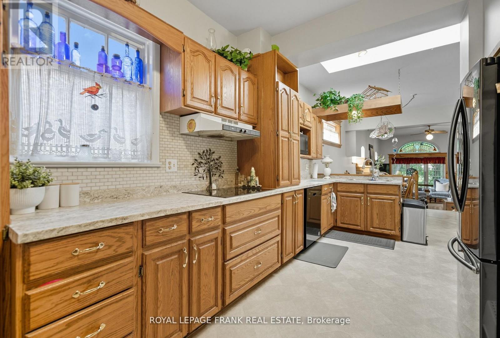 












76 BOND STREET W

,
Kawartha Lakes (Lindsay),




Ontario
K9V3R4

