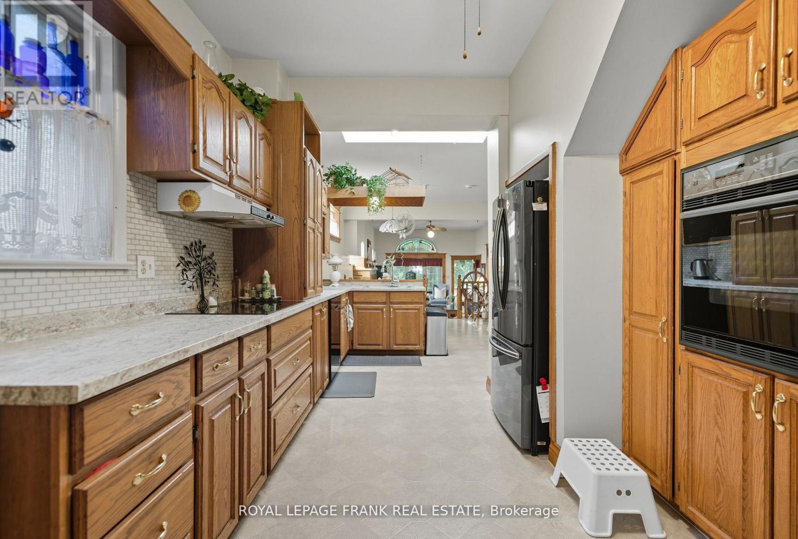 












76 BOND STREET W

,
Kawartha Lakes (Lindsay),




Ontario
K9V3R4

