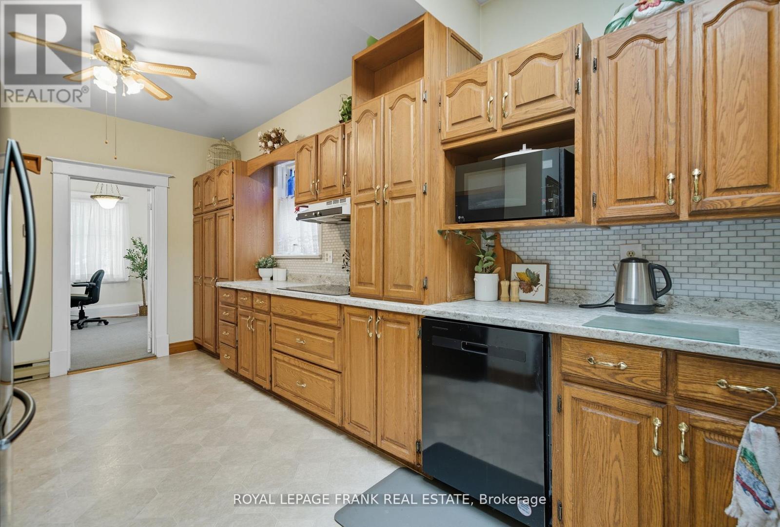 












76 BOND STREET W

,
Kawartha Lakes (Lindsay),




Ontario
K9V3R4

