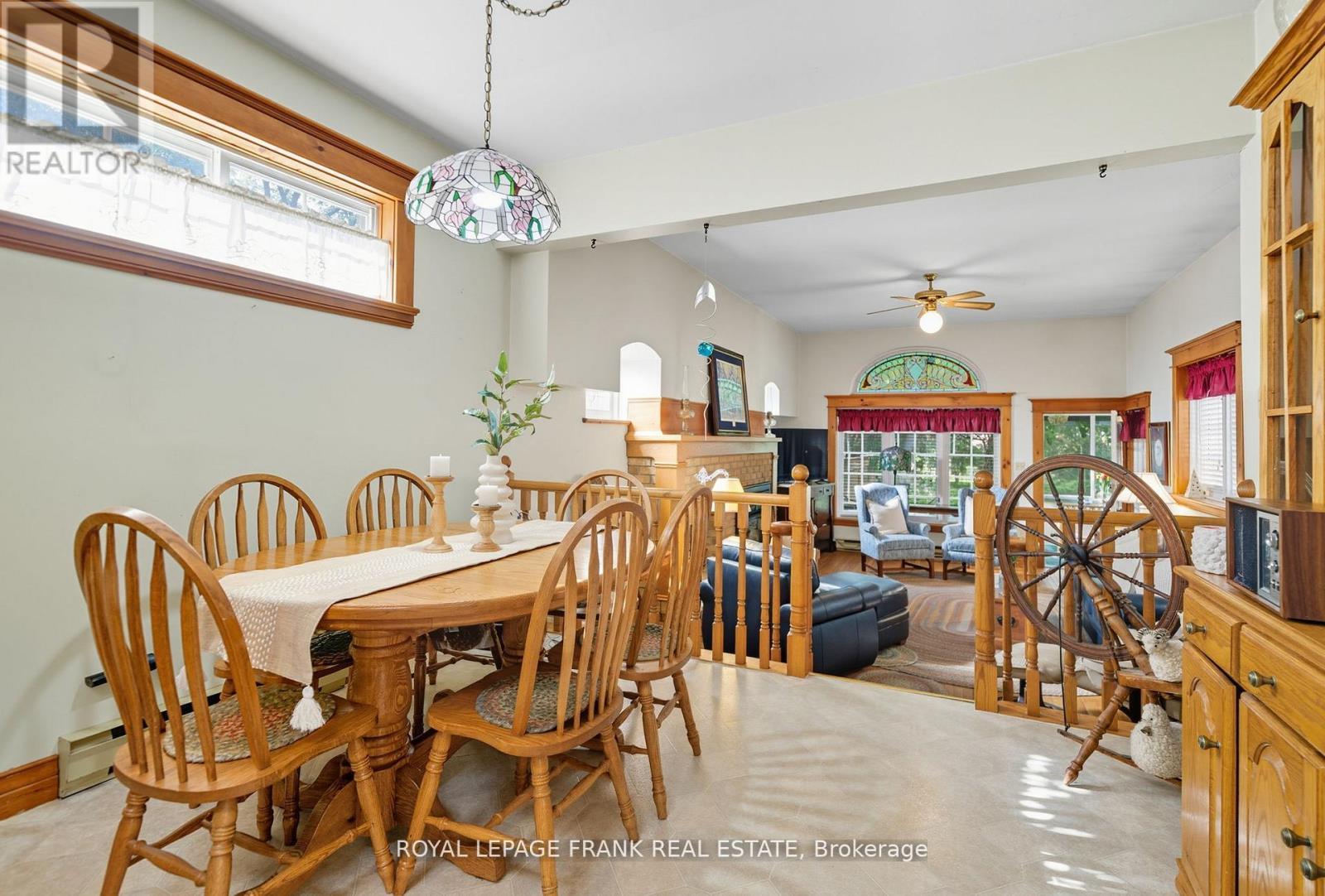 












76 BOND STREET W

,
Kawartha Lakes (Lindsay),




Ontario
K9V3R4

