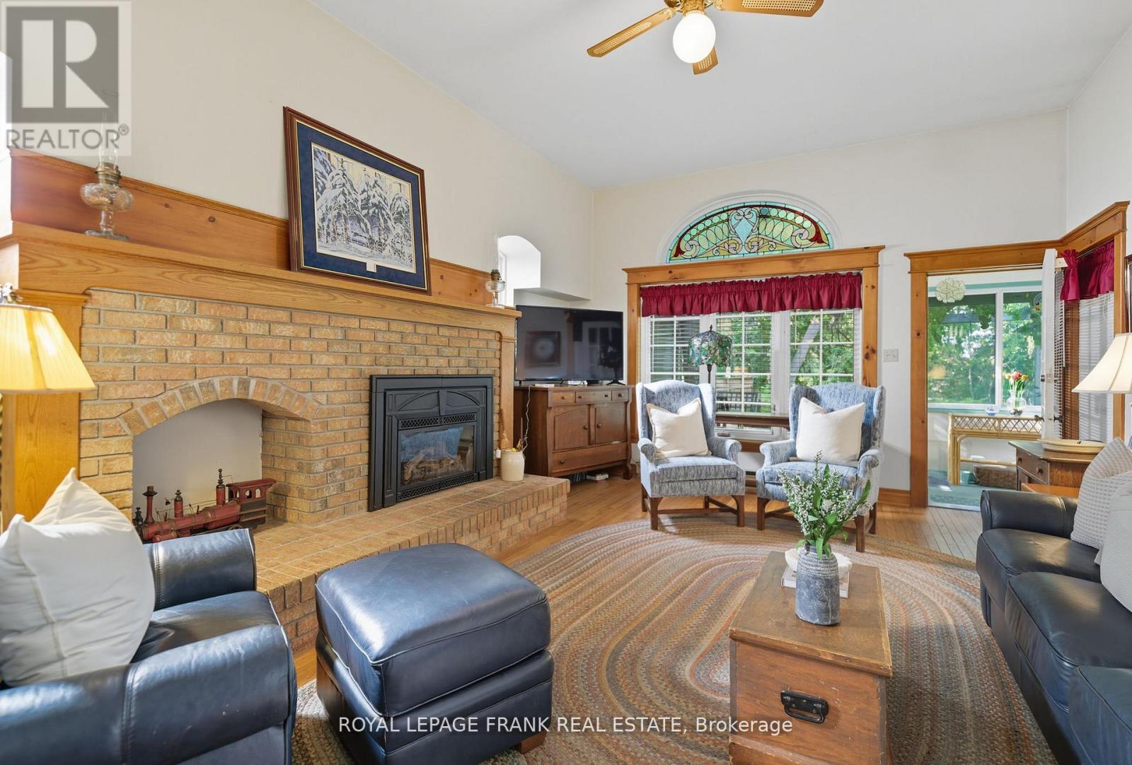 












76 BOND STREET W

,
Kawartha Lakes (Lindsay),




Ontario
K9V3R4

