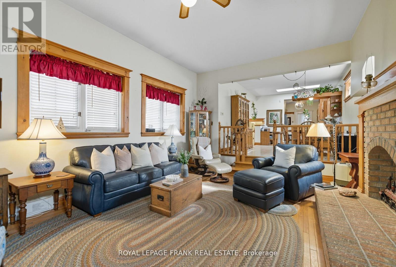 












76 BOND STREET W

,
Kawartha Lakes (Lindsay),




Ontario
K9V3R4

