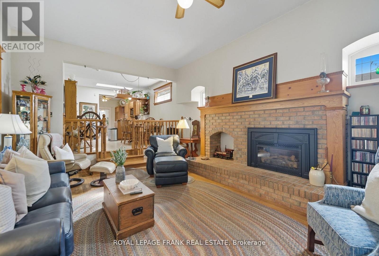 












76 BOND STREET W

,
Kawartha Lakes (Lindsay),




Ontario
K9V3R4

