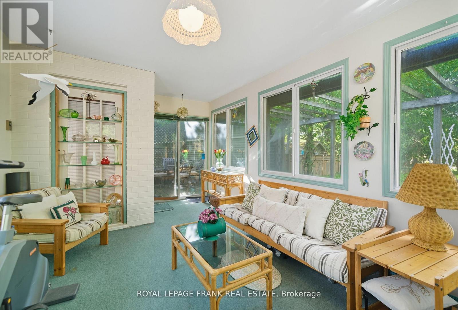 












76 BOND STREET W

,
Kawartha Lakes (Lindsay),




Ontario
K9V3R4

