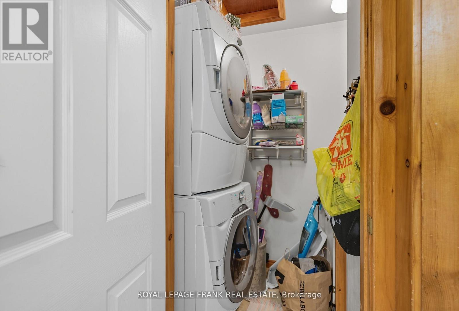 












76 BOND STREET W

,
Kawartha Lakes (Lindsay),




Ontario
K9V3R4

