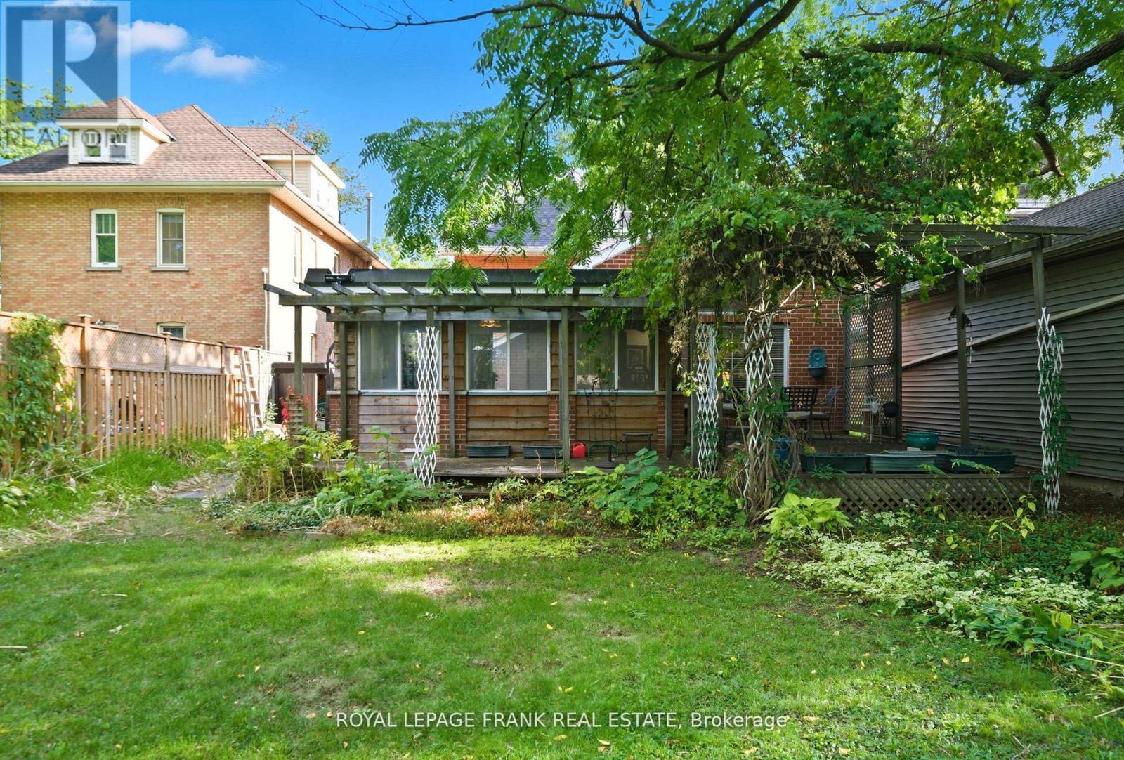 












76 BOND STREET W

,
Kawartha Lakes (Lindsay),




Ontario
K9V3R4

