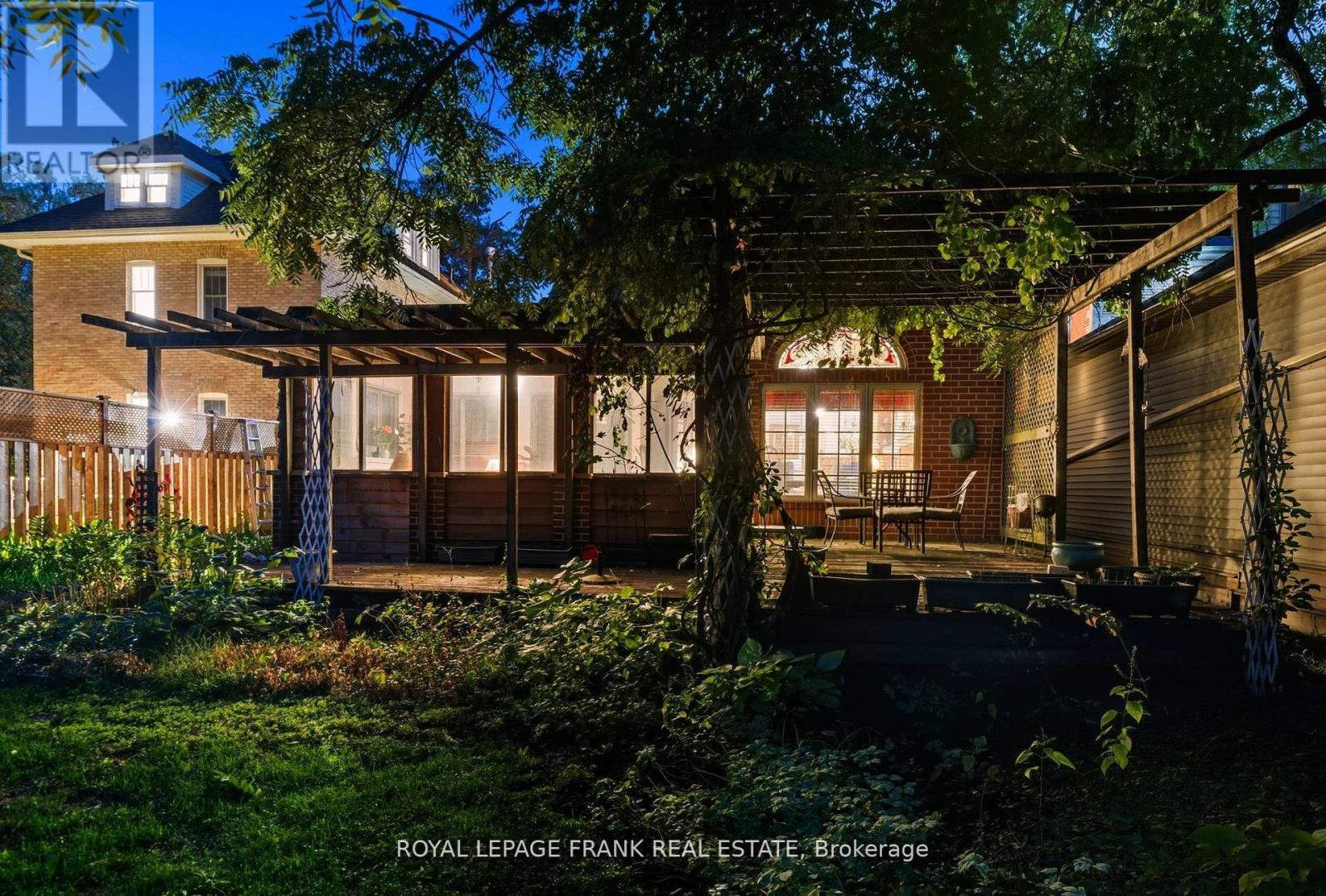 












76 BOND STREET W

,
Kawartha Lakes (Lindsay),




Ontario
K9V3R4

