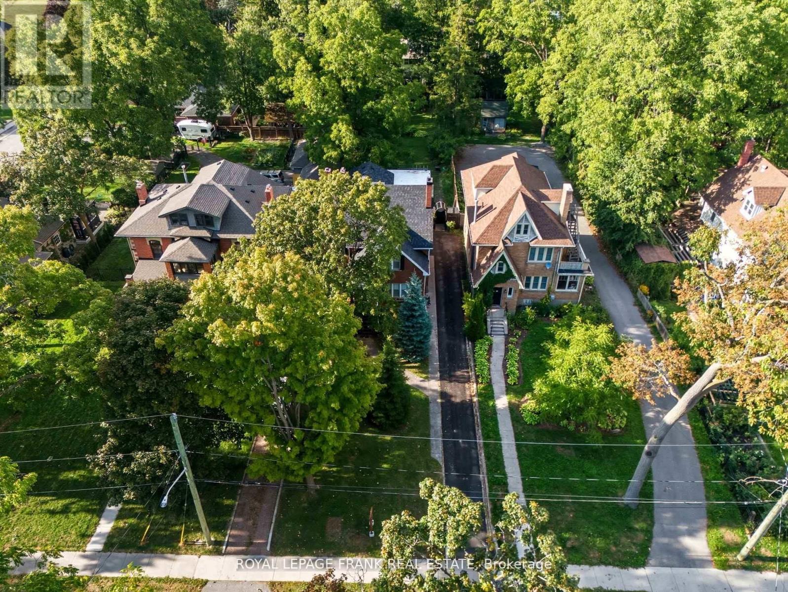 












76 BOND STREET W

,
Kawartha Lakes (Lindsay),




Ontario
K9V3R4

