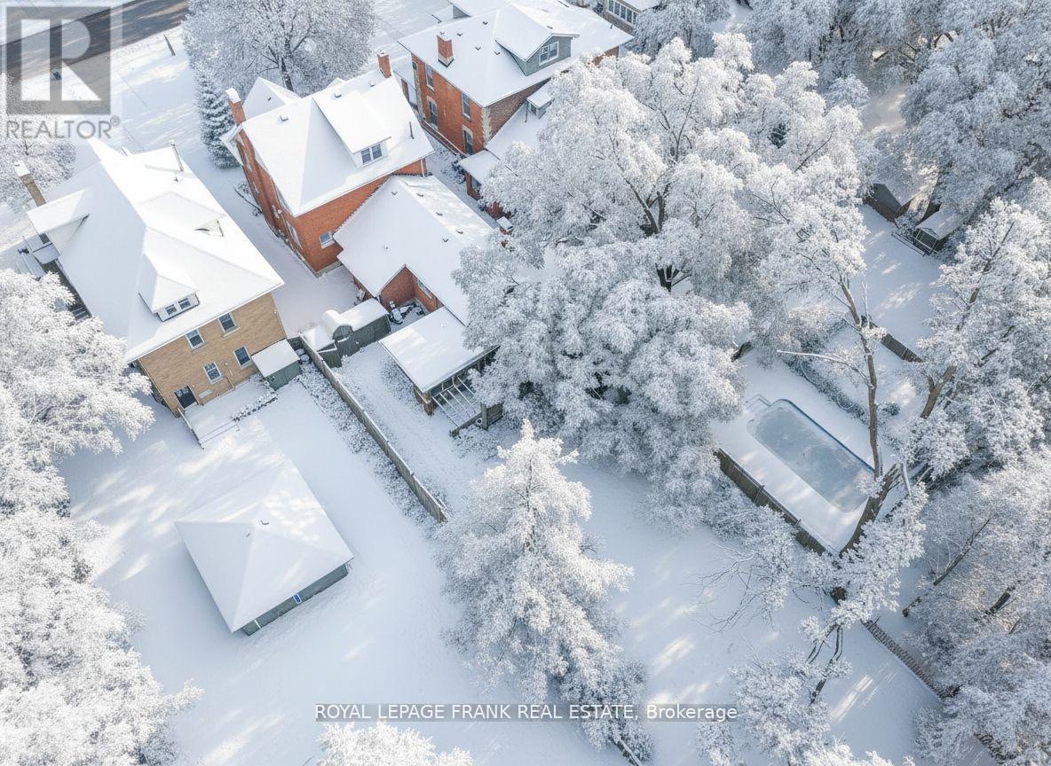 












76 BOND STREET W

,
Kawartha Lakes (Lindsay),




Ontario
K9V3R4

