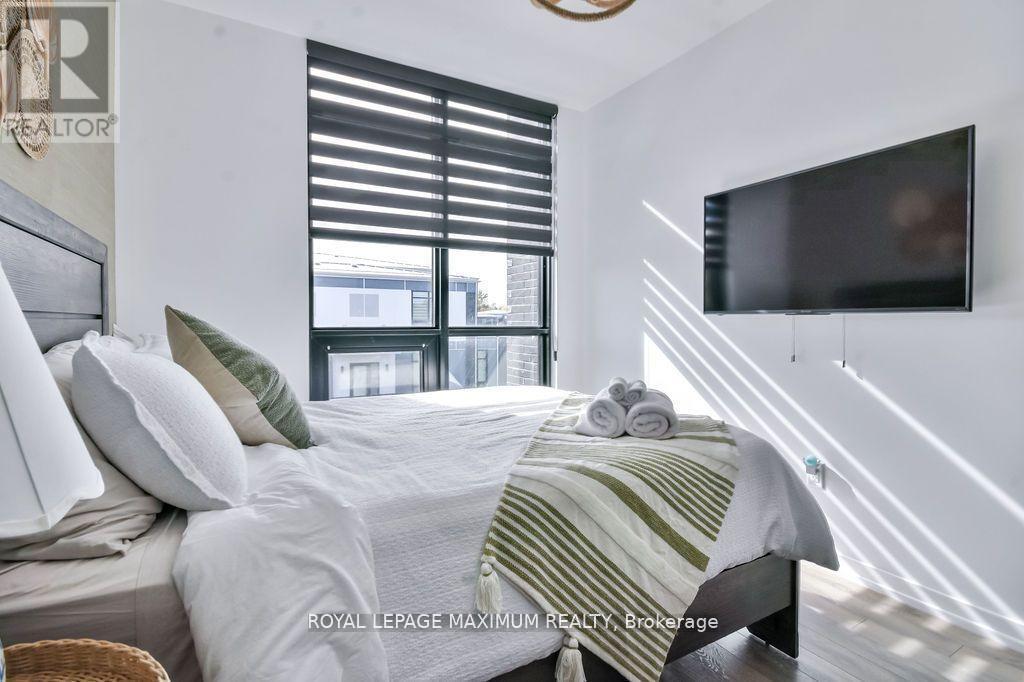 












3527 RIVA AVENUE

,
Innisfil,




Ontario
L9S0L5

